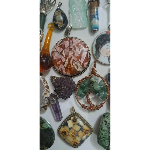Huge Lot of 17 Vintage Pendants Glass Mixed Gemstones - Picture 6 of 11